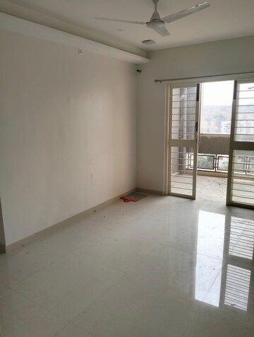 Room in 2 BHK Apartment at Goel Ganga Utopia, Bavdhan – for Rent