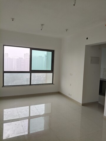 Room in 1 BHK Apartment at Kalpataru Immensa, Kolshet Road – for Sale