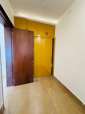 Room in 5 BHK Villa at Sainik Farm – for Sale