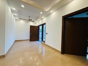 Room in 5 BHK Villa at Sainik Farm – for Sale