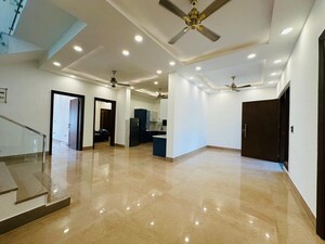 Room in 5 BHK Villa at Sainik Farm – for Sale