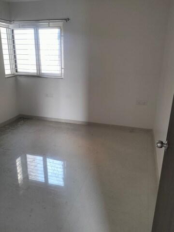 Room in 3 BHK Apartment at Goel Ganga Utopia, Bavdhan – for Rent