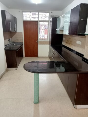 Kitchen in 3 BHK Apartment at Parsvnath Green Ville, Sector 48 – for Rent