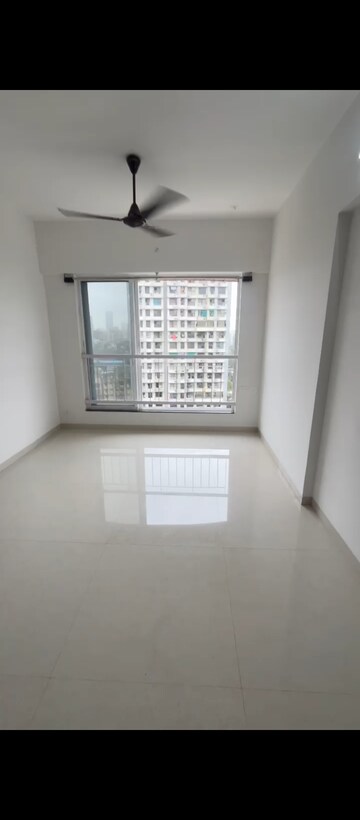 2 BHK Apartment For Rent in Kandivali East