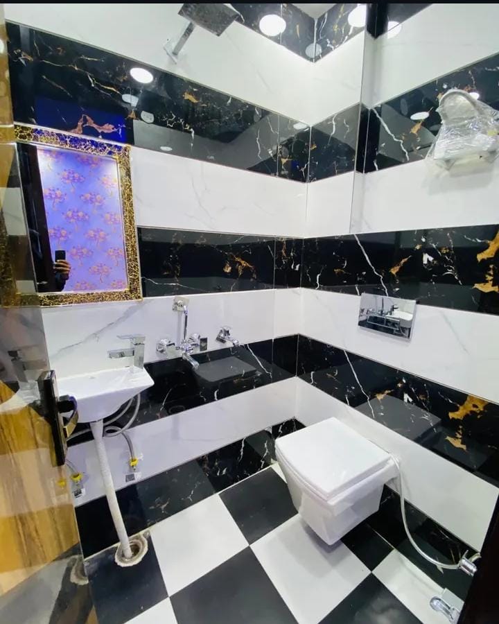 3 BHK + Pooja Room,Servant Room,Extra Room Builder Floor For Sale in Building Floor 