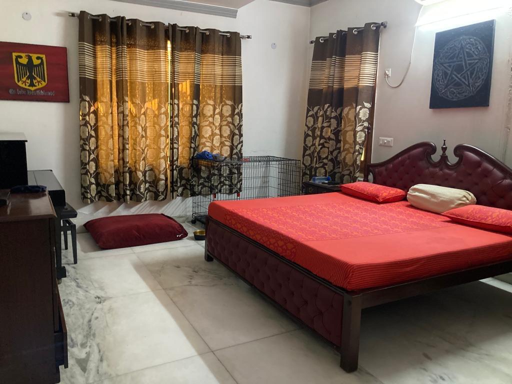 5 BHK + Pooja Room,Servant Room,Study Room,Extra Room Villa For Sale in Sainik Farm