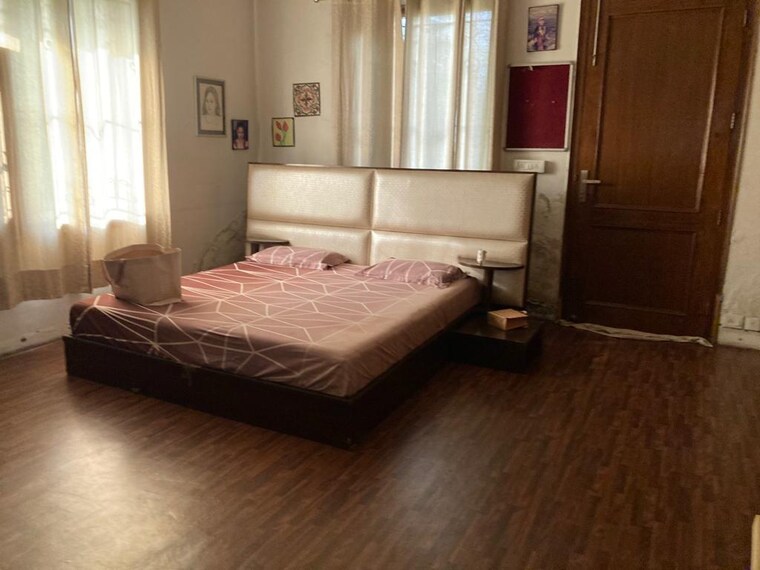 Bedroom, sainik farm 5 Bedroom 900 Sq.Yd. Villa In Sainik Farm Delhi 8958986