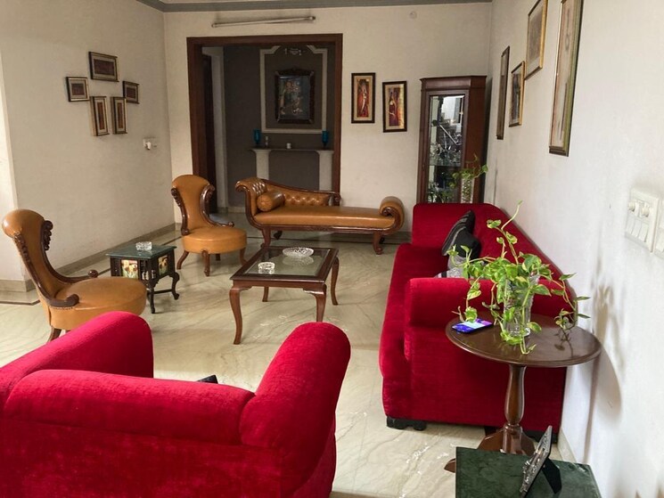 Living Room, sainik farm 5 Bedroom 900 Sq.Yd. Villa In Sainik Farm Delhi 8958986