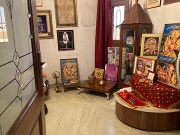 Bedroom in 5 BHK Villa at Sainik Farm – for Sale