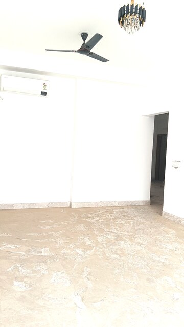 Room in 4 BHK Apartment at SS Linden, Sector 84 – for Rent