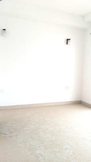 Room in 4 BHK Apartment at SS Linden, Sector 84 – for Rent