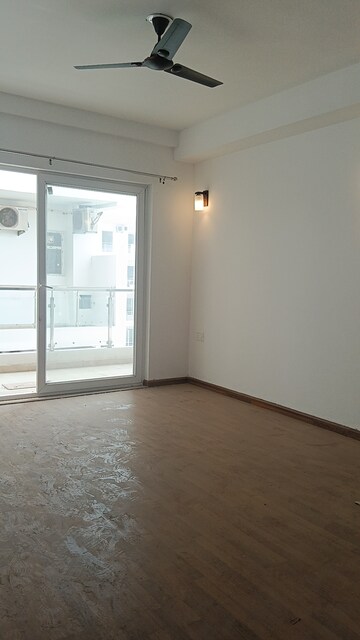 Room in 4 BHK Apartment at SS Linden, Sector 84 – for Rent