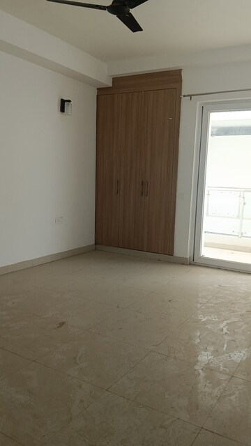 Room in 4 BHK Apartment at SS Linden, Sector 84 – for Rent