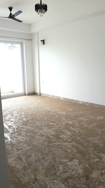 Room in 4 BHK Apartment at SS Linden, Sector 84 – for Rent
