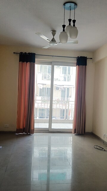Room in 3 BHK Apartment at Emaar Palm Hills, Sector 77 – for Rent