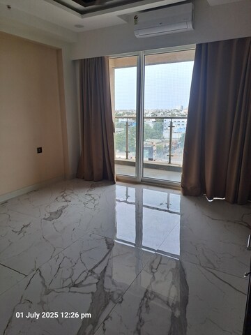 Room in 4 BHK Apartment at Tower of Adyar, Adyar – for Rent