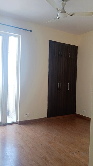 Room in 3 BHK Apartment at Emaar Palm Hills, Sector 77 – for Rent