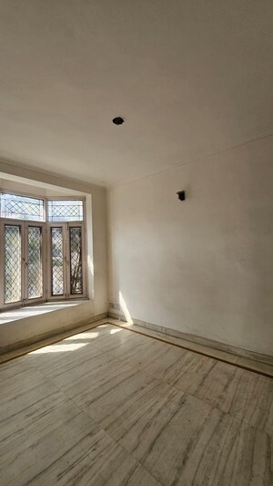 Room in 4 BHK Apartment at Amrapali Crystal Homes, Sector 76 – for Sale