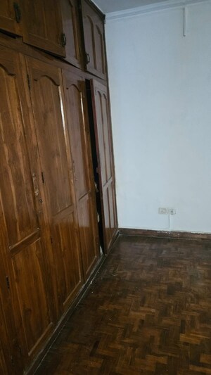 Furnished Amenities in 4 BHK Apartment at Amrapali Crystal Homes, Sector 76 – for Sale