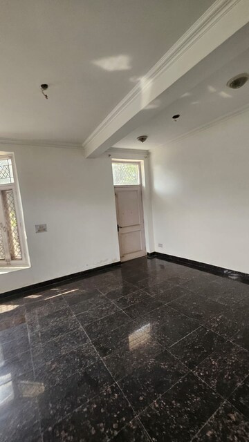 Room in 4 BHK Apartment at Amrapali Crystal Homes, Sector 76 – for Sale