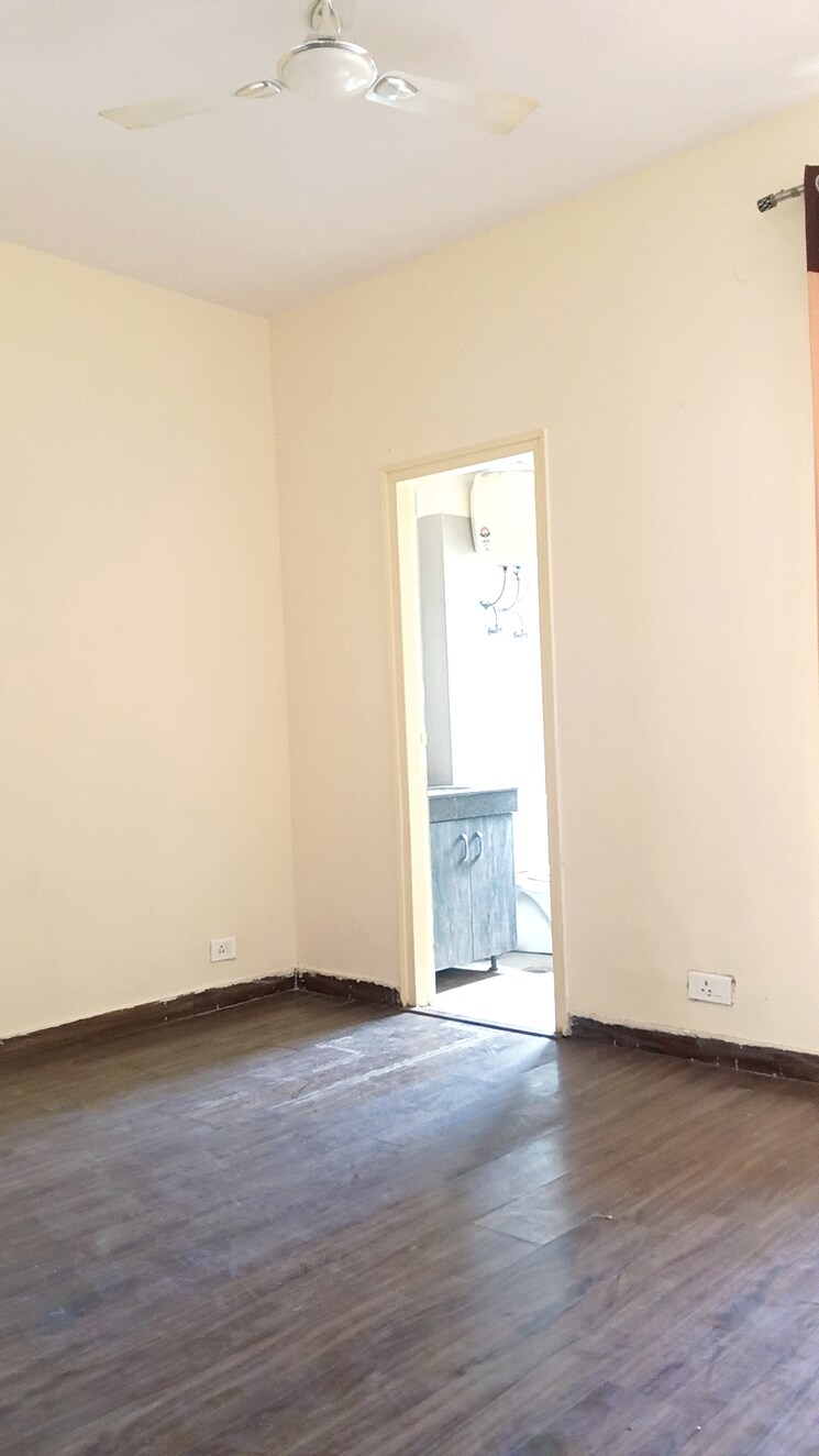 Room, emaar-palm-hills 3 Bedroom 1450 Sq.Ft. Apartment In Sector 77 Gurgaon 8959047