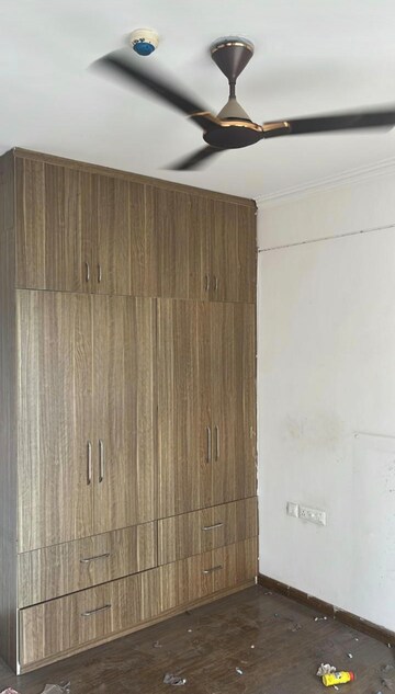 Furnished Amenities in 3 BHK Apartment at M3M Woodshire, Sector 107 – for Rent