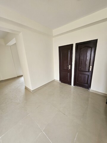 Room in 3 BHK Apartment at Amrapali Crystal Homes, Sector 76 – for Rent