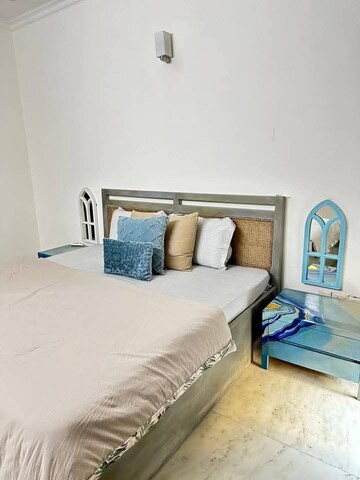 Bedroom in 3 BHK Builder Floor at DLF Atria, Dlf Phase ii – for Rent