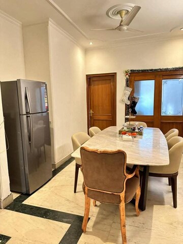 Team Area in 3 BHK Builder Floor at DLF Atria, Dlf Phase ii – for Rent