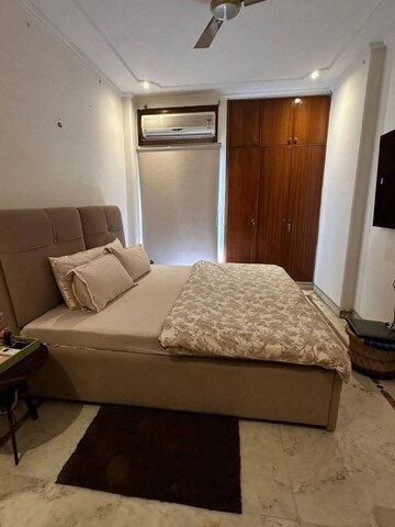 Bedroom in 3 BHK Builder Floor at DLF Atria, Dlf Phase ii – for Rent