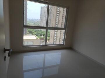 Room in 3 BHK Apartment at Godrej Green Cove, Mahalunge – for Rent