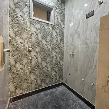 Bathroom in 3 BHK Builder Floor at Rohini Sector 23 – for Sale