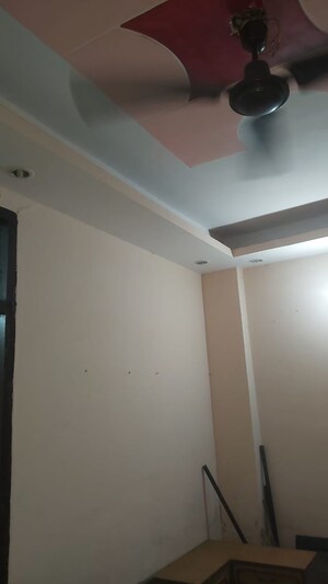 Room in 2.5 BHK Builder Floor at Mayur Vihar – for Sale