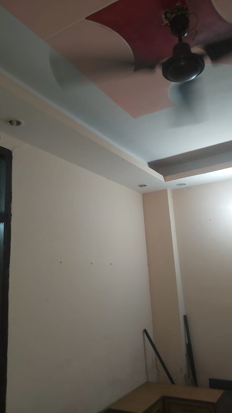 Room, mayur vihar 2.5 Bedroom 450 Sq.Ft. Builder Floor In Mayur Vihar Delhi 8959107