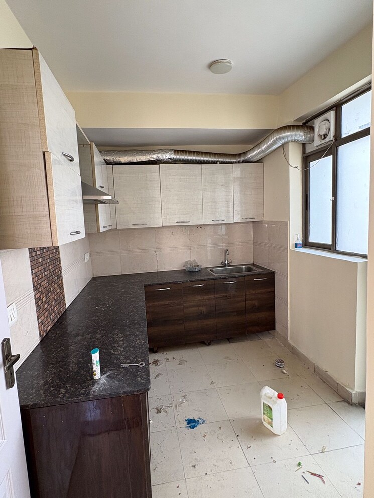 Kitchen, unitech-uniworld-gardens-2 2 Bedroom 973 Sq.Ft. Apartment In Sector 47 Gurgaon 8959034