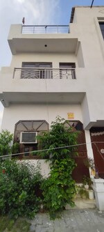 3 BHK + Pooja Room 120 Sq.Yd. Builder Floor in Bharat City