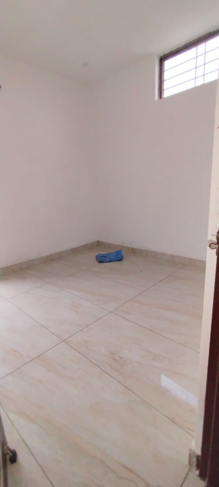 Room, bharat-city 3 Bedroom 120 Sq.Yd. Builder Floor In Duhai Ghaziabad 8959148