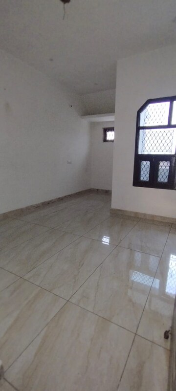 Room in 3 BHK Builder Floor at Bharat City, Duhai – for Rent