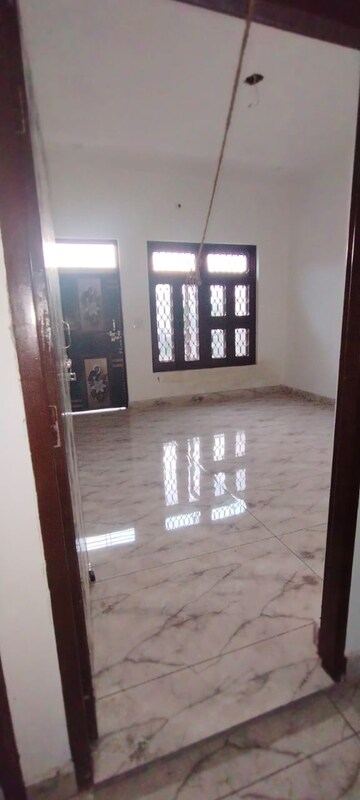 Room in 3 BHK Builder Floor at Bharat City, Duhai – for Rent