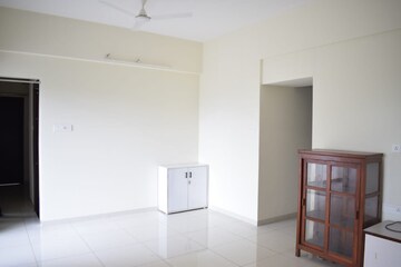 Room in 3 BHK Apartment at PSCL Swapna Samrat, Erandwane – for Rent