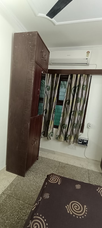 Furnished Amenities in 1.5 BHK Builder Floor at Chittaranjan Park – for Rent