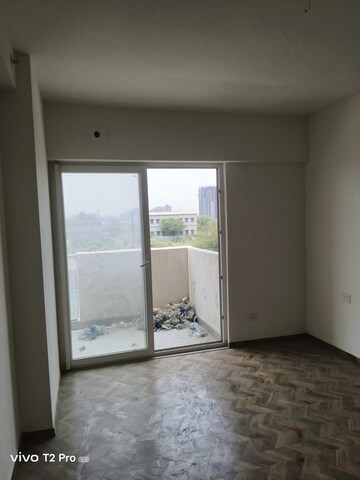 Room in 3 BHK Apartment at Tulip Yellow, Sector 69 – for Rent