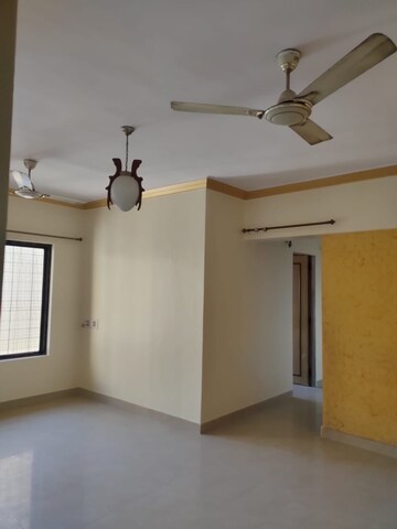 Room in 2 BHK Apartment at Riddhi Garden, Malad East – for Rent