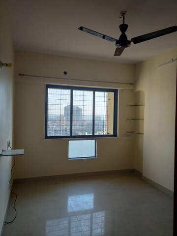 Room in 2 BHK Apartment at Riddhi Garden, Malad East – for Rent