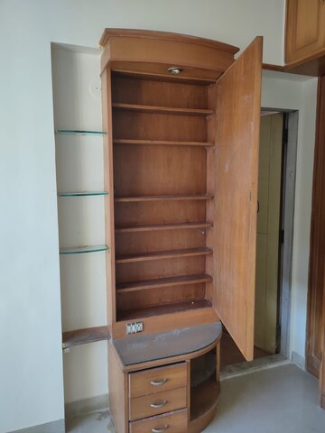 Furnished Amenities in 2 BHK Apartment at Riddhi Garden, Malad East – for Rent
