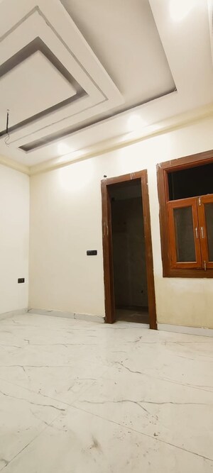 Room in 3 BHK Apartment at Sector 73 – for Sale