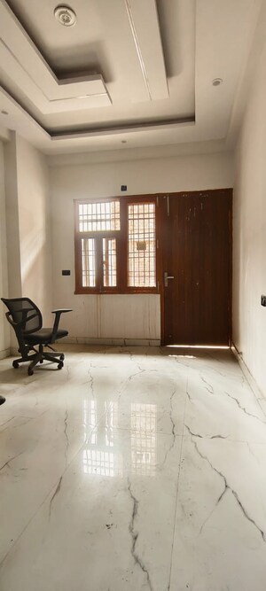 Room in 3 BHK Apartment at Sector 73 – for Sale