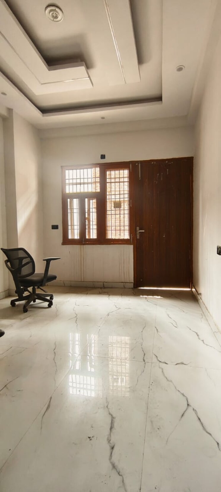 Room, sector 73 3 Bedroom 1500 Sq.Ft. Apartment In Sector 73 Noida 8959318