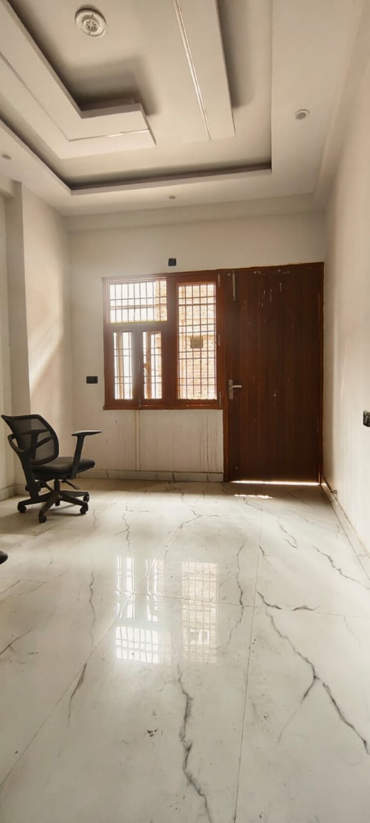 Room, sector 73 3 Bedroom 1500 Sq.Ft. Apartment In Sector 73 Noida 8959318