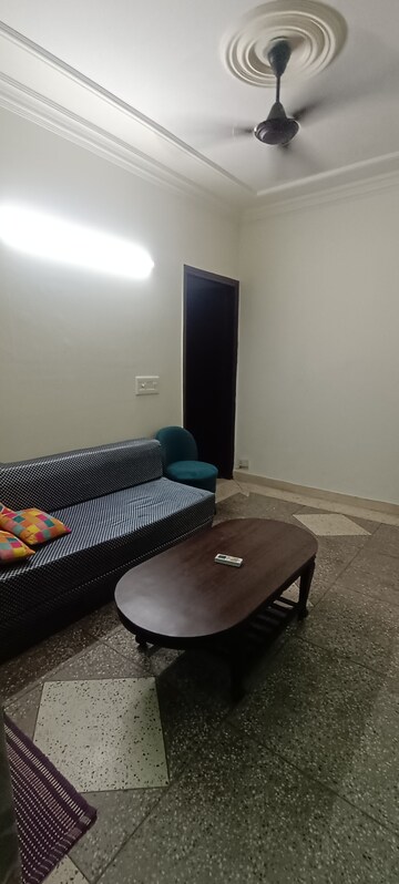 Furnished Amenities in 1.5 BHK Builder Floor at Chittaranjan Park – for Rent